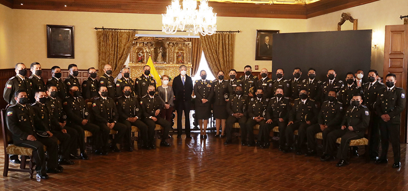 El presidente Guillermo Lasso, realizó un reconocimiento a representantes de la Policía Nacional, por su trabajo en operativos de incautaciones y antisecuestro