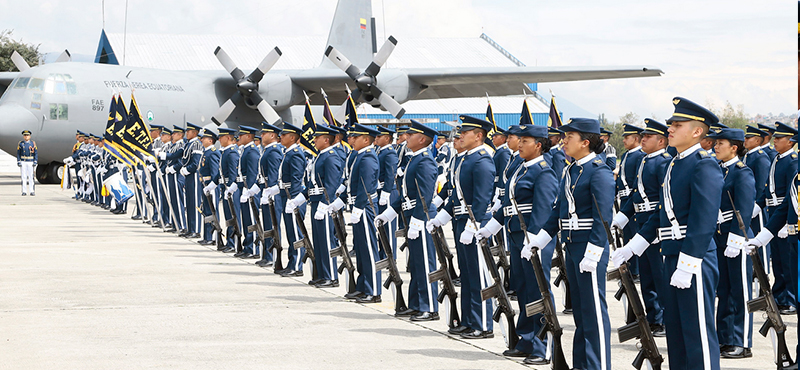 El presidente Daniel Noboa, participó de la ceremonia por el aniversario de la creación de la aviación nacional en la Base Aérea Mariscal Sucre de Quito.