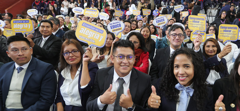 El presidente de la República, Daniel Noboa, participó de la bienvenida y entrega de nombramientos definitivos a los docentes ganadores del Concurso de Méritos y Oposición para Bachillerato General, para fortalecer la estabilidad laboral del magisterio nacional y asegurar la continuidad de los procesos pedagógicos en las instituciones educativas fiscales, contribuyendo a una gestión educativa eficiente y enfocada en la mejora sostenida de la calidad educativa del país.
