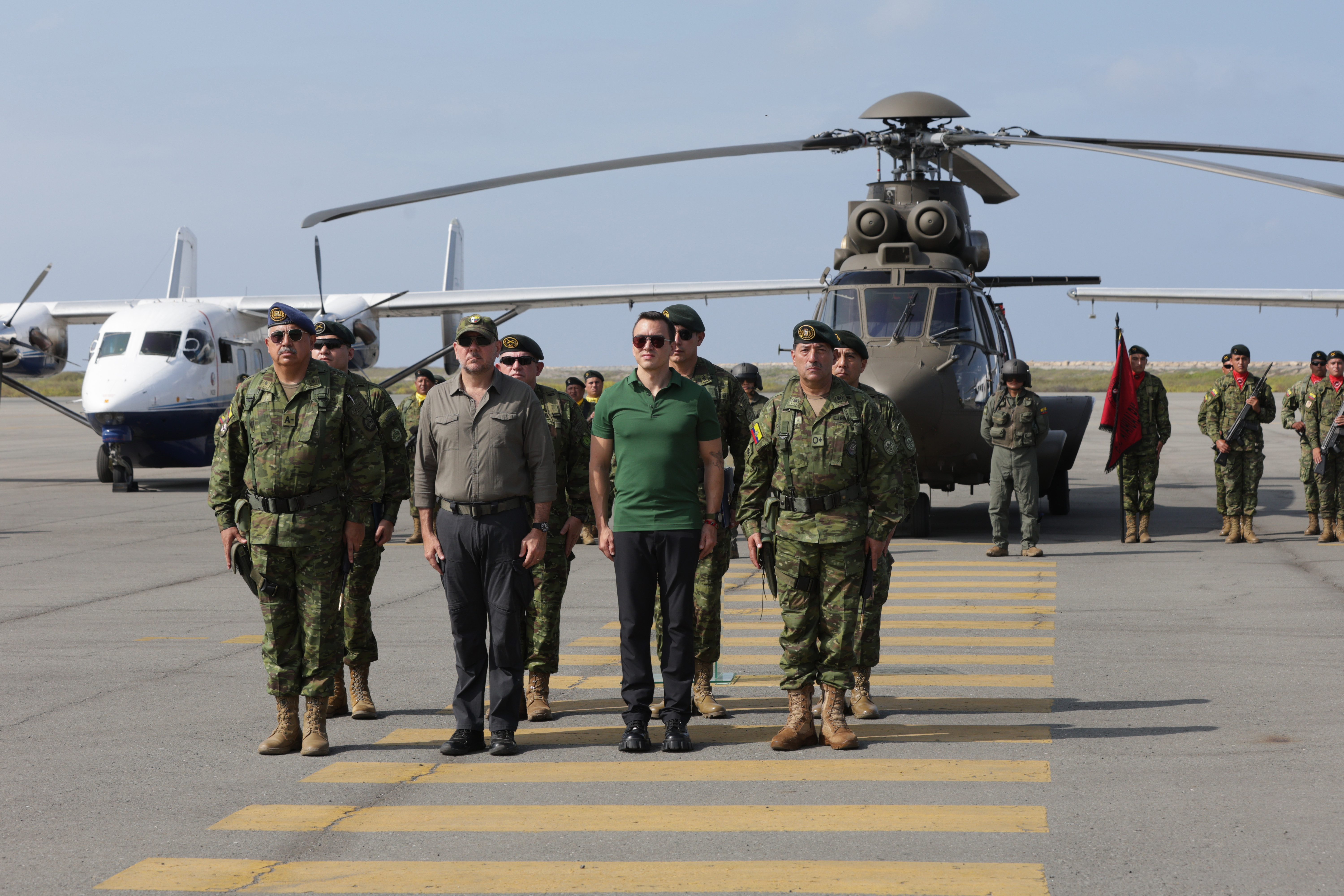 DANIEL NOBOA FORTALECE LA CAPACIDAD OPERATIVA DEL EJÉRCITO CON NUEVOS HELICÓPTEROS Y UN AVIÓN MULTIPROPÓSITO