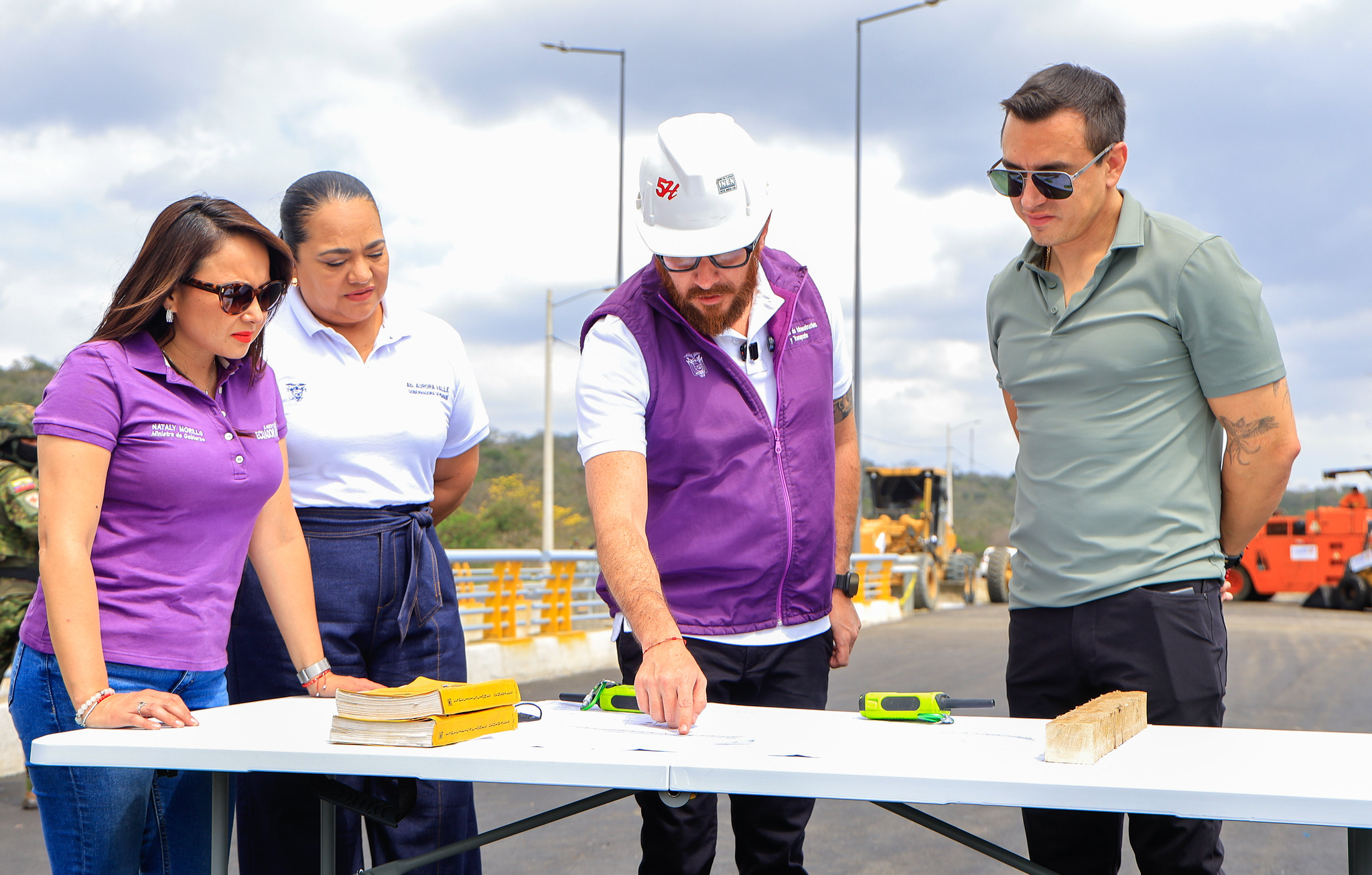 EL PRESIDENTE DANIEL NOBOA SUPERVISÓ LA CONSTRUCCIÓN DEL PUENTE QUIMÍS, QUE FORTALECERÁ LA MOVILIDAD DE 116 MIL MANABITAS