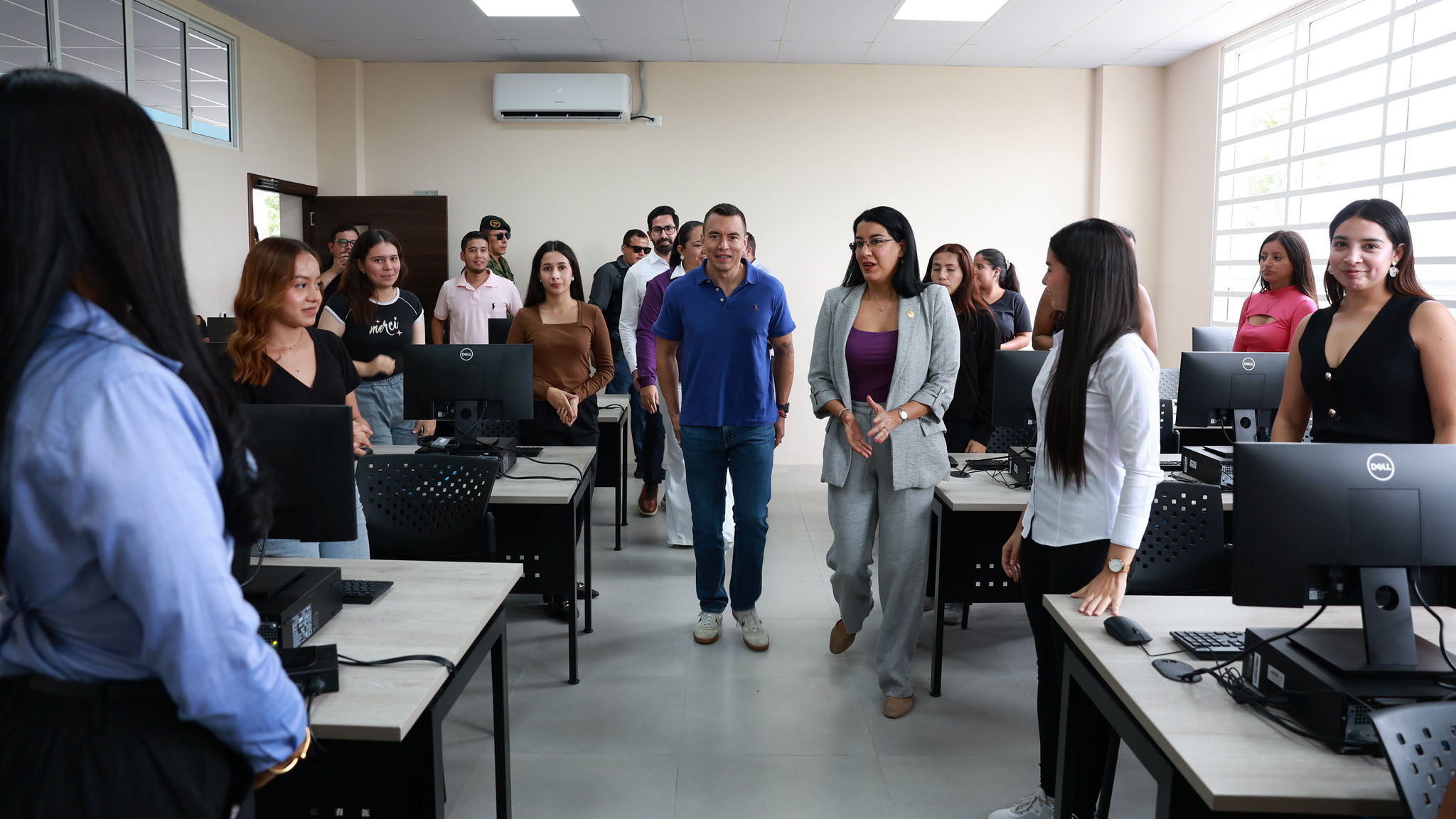 EL PRESIDENTE DANIEL NOBOA CUMPLE CON MANABÍ MEDIANTE VIALIDAD, INFRAESTRUCTURA EDUCATIVA Y APOYO A LA JUVENTUD