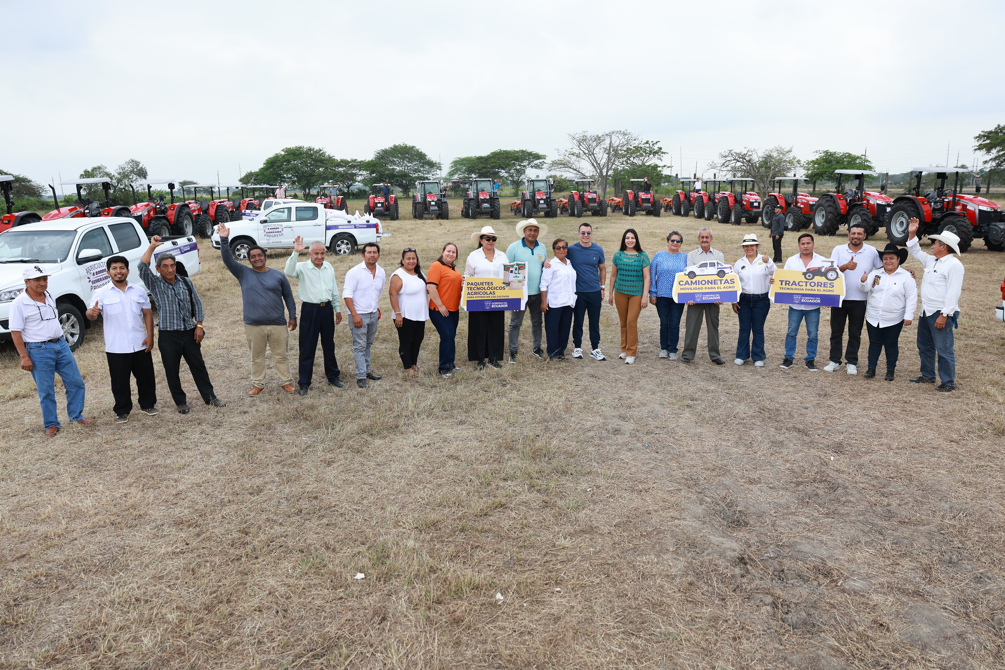 DANIEL NOBOA IMPULSA EL AGRO EN GUAYAS, LOS RÍOS Y SANTA ELENA CON LA ENTREGA DE INSUMOS, CRÉDITOS Y MAQUINARIA AGRÍCOLA