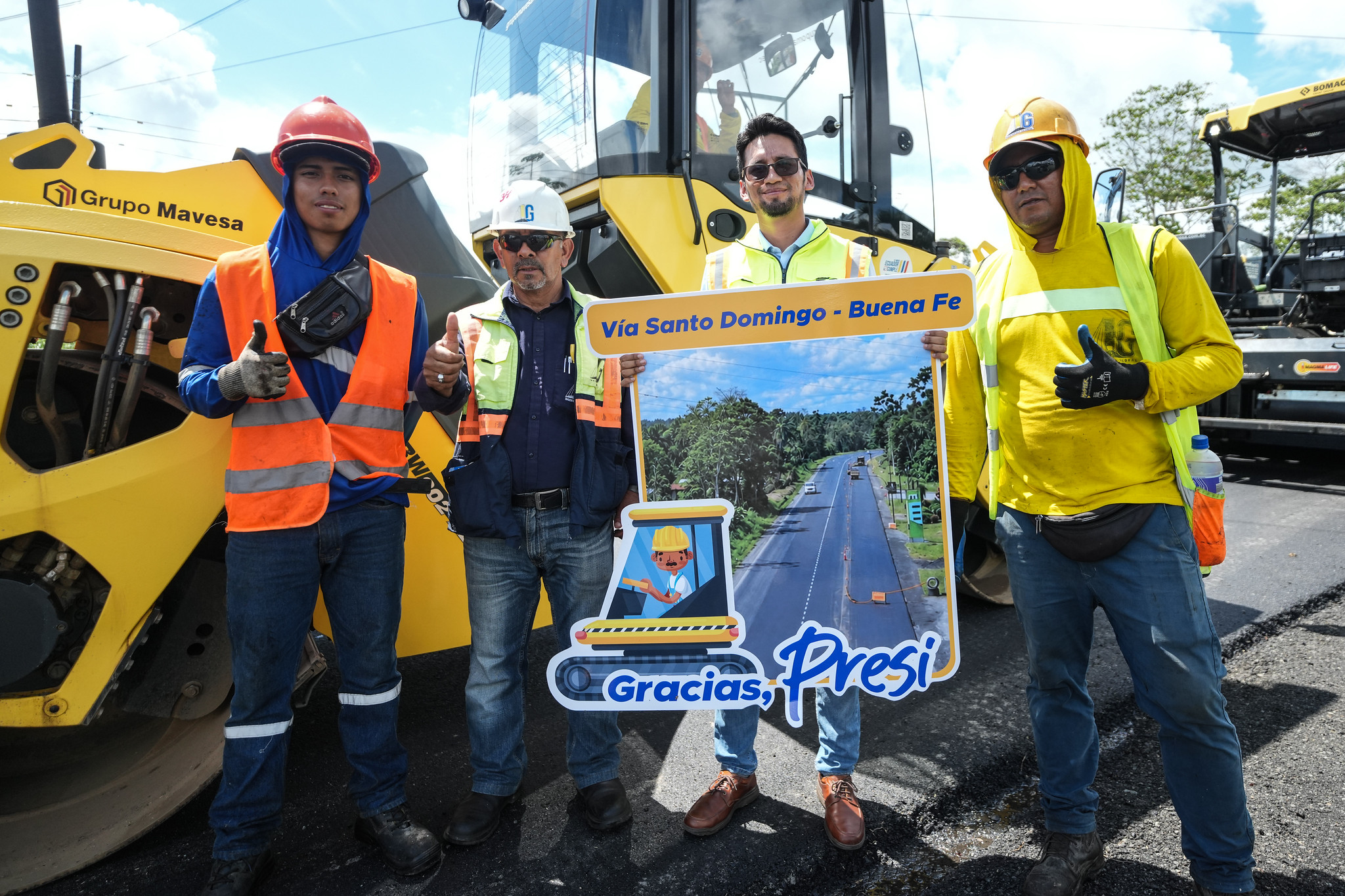 EL PRESIDENTE NOBOA RECORRIÓ LA AMPLIACIÓN DE LA VÍA SANTO DOMINGO BUENA FE, OBRA QUE POTENCIARÁ EL COMERCIO ENTRE LA COSTA Y LA SIERRA