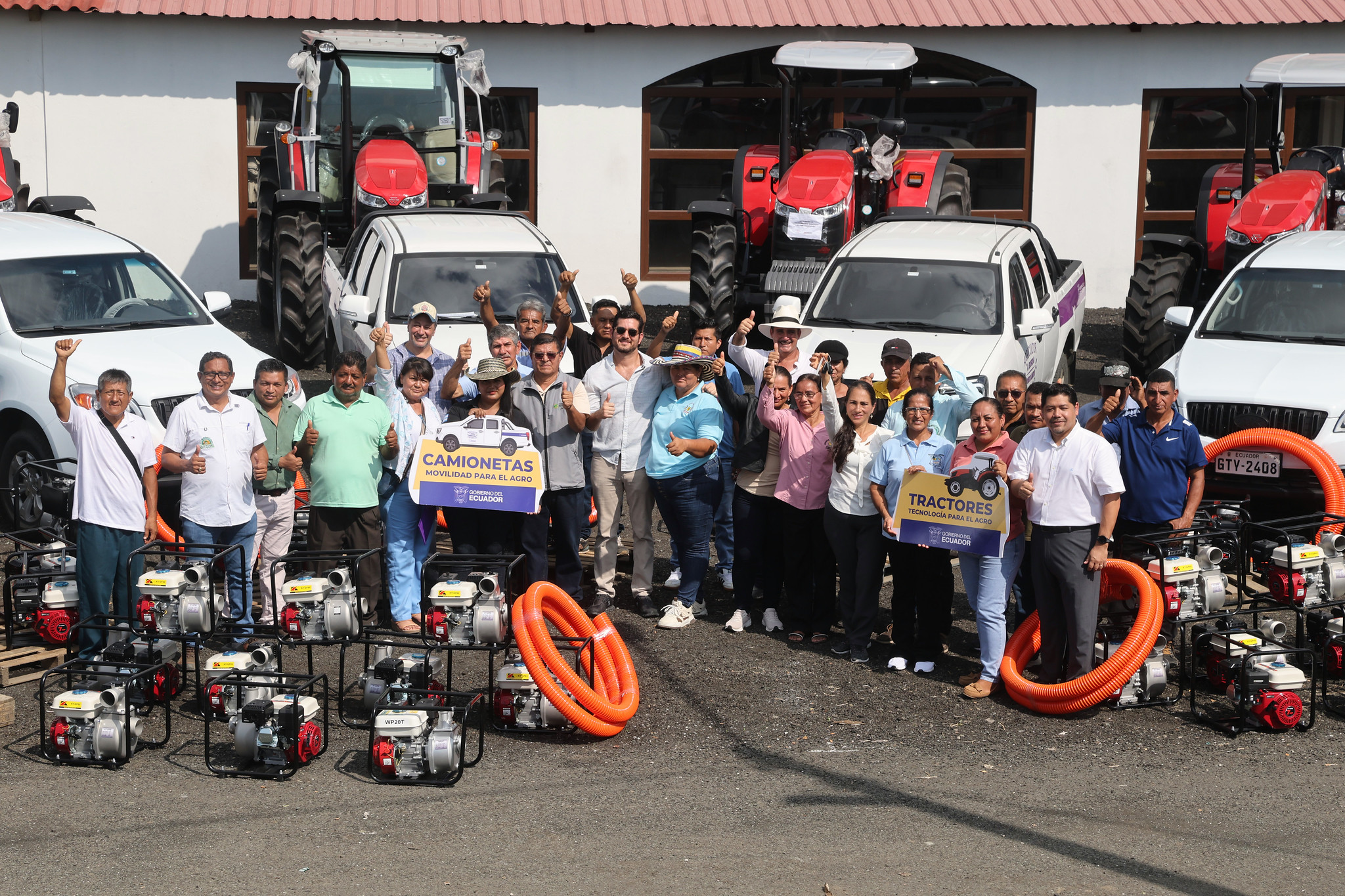 CON BOMBAS DE AGUA, TRACTORES Y CAMIONETAS, EL PRESIDENTE DANIEL NOBOA RESPALDA A LOS PRODUCTORES ANTE LOS EFECTOS DEL FENÓMENO DE EL NIÑO