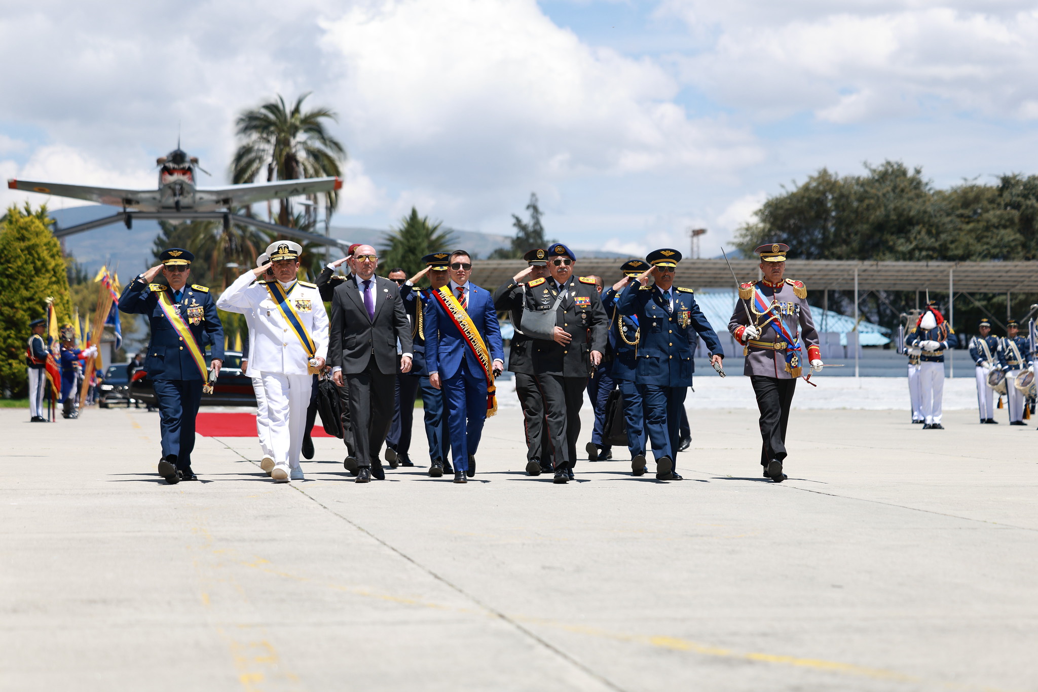 PRESIDENTE NOBOA DESTACA EL COMPROMISO DE LA FUERZA AÉREA ECUATORIANA CON LA SEGURIDAD Y EL SERVICIO AL PAÍS